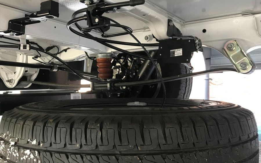 Garage-indeling en reservewielhouder onder camper